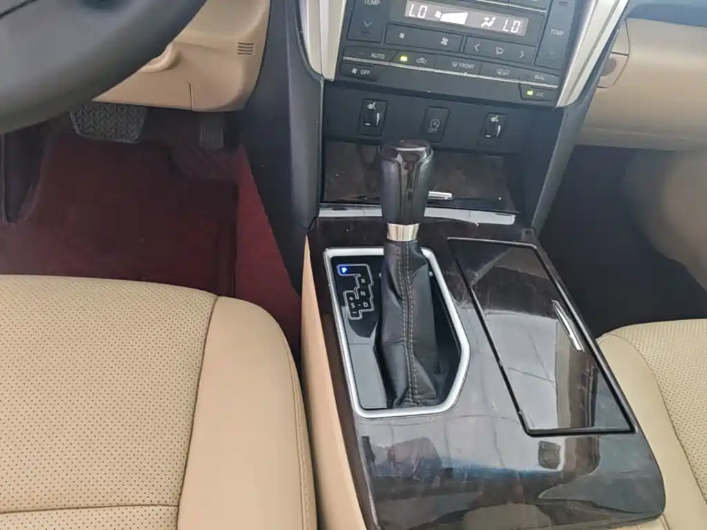 Toyota Camry — миниатюра 14