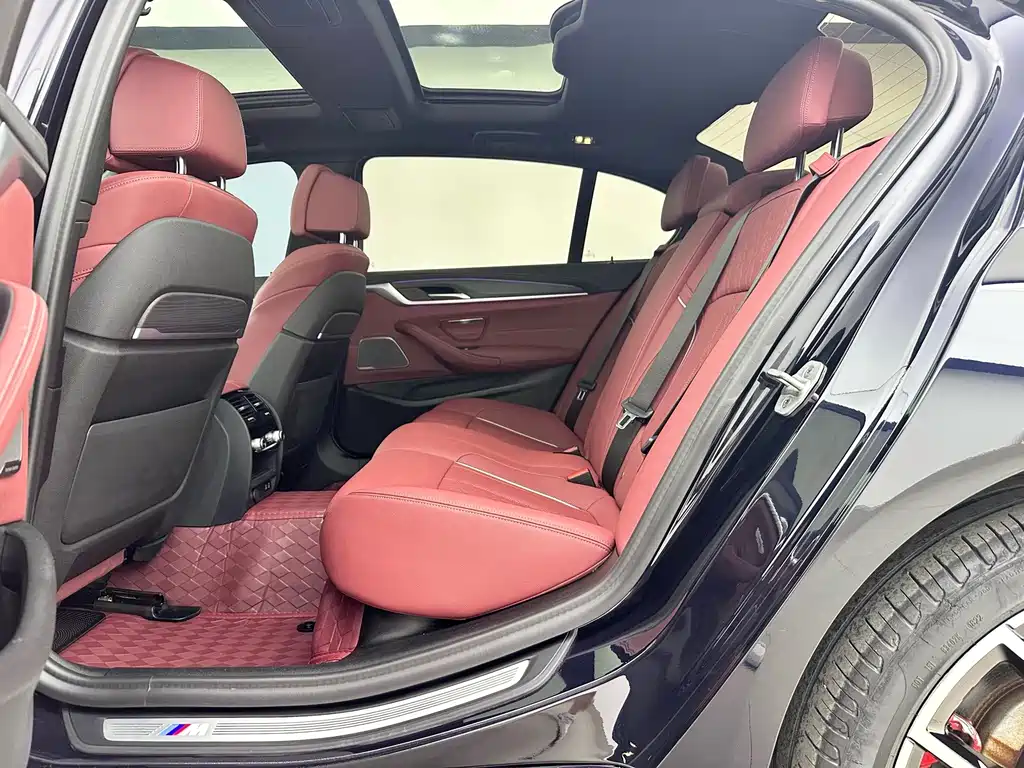 BMW 5 Series — миниатюра 4