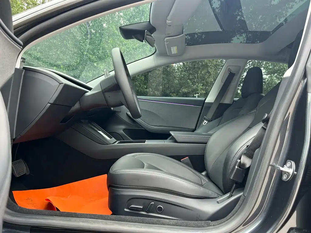 Tesla Model 3 — миниатюра 9