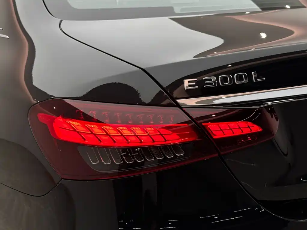 Mercedes-Benz E-Class — миниатюра 21