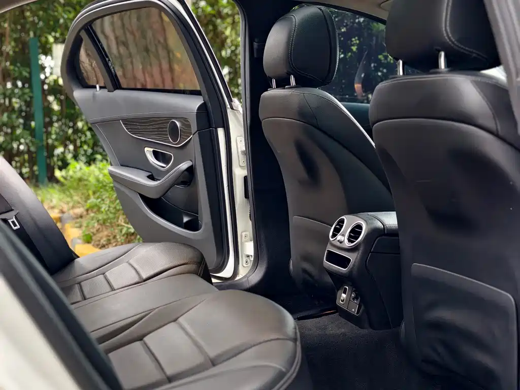 Mercedes-Benz C-Class — миниатюра 11