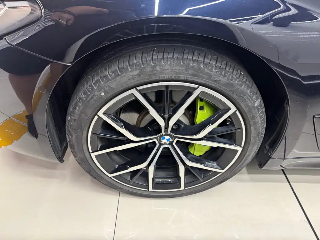 BMW 5 Series — миниатюра 10