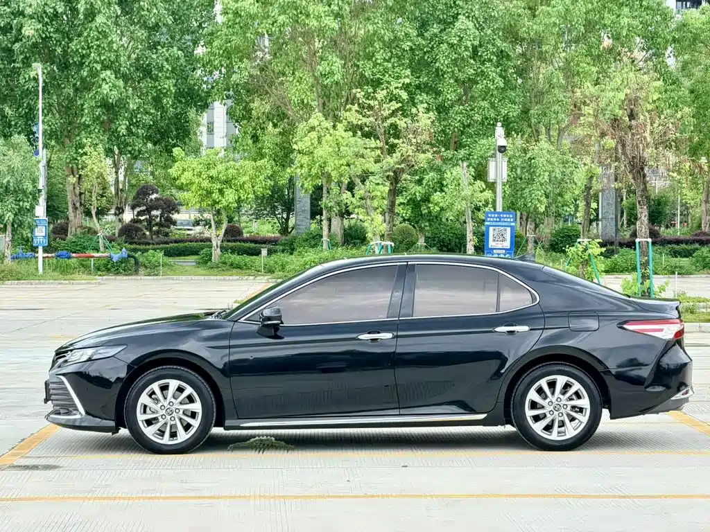 Toyota Camry — миниатюра 8