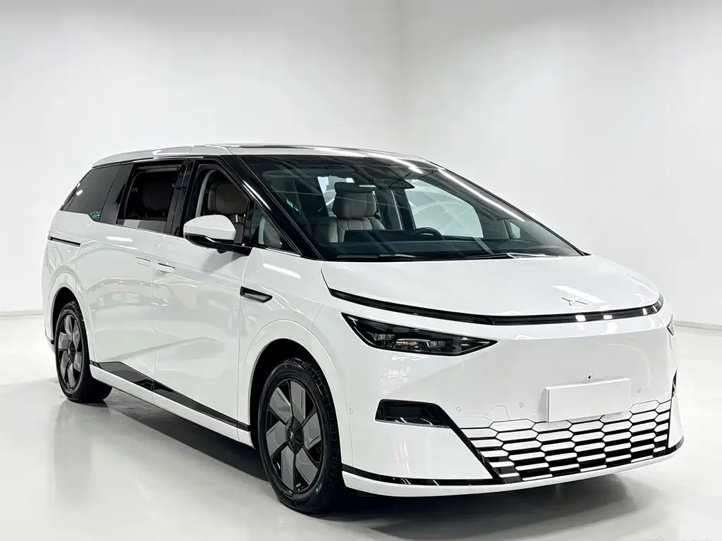 XPeng X9 — миниатюра 2