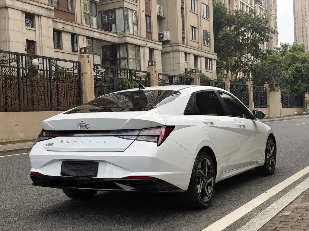 Hyundai Elantra — миниатюра 10
