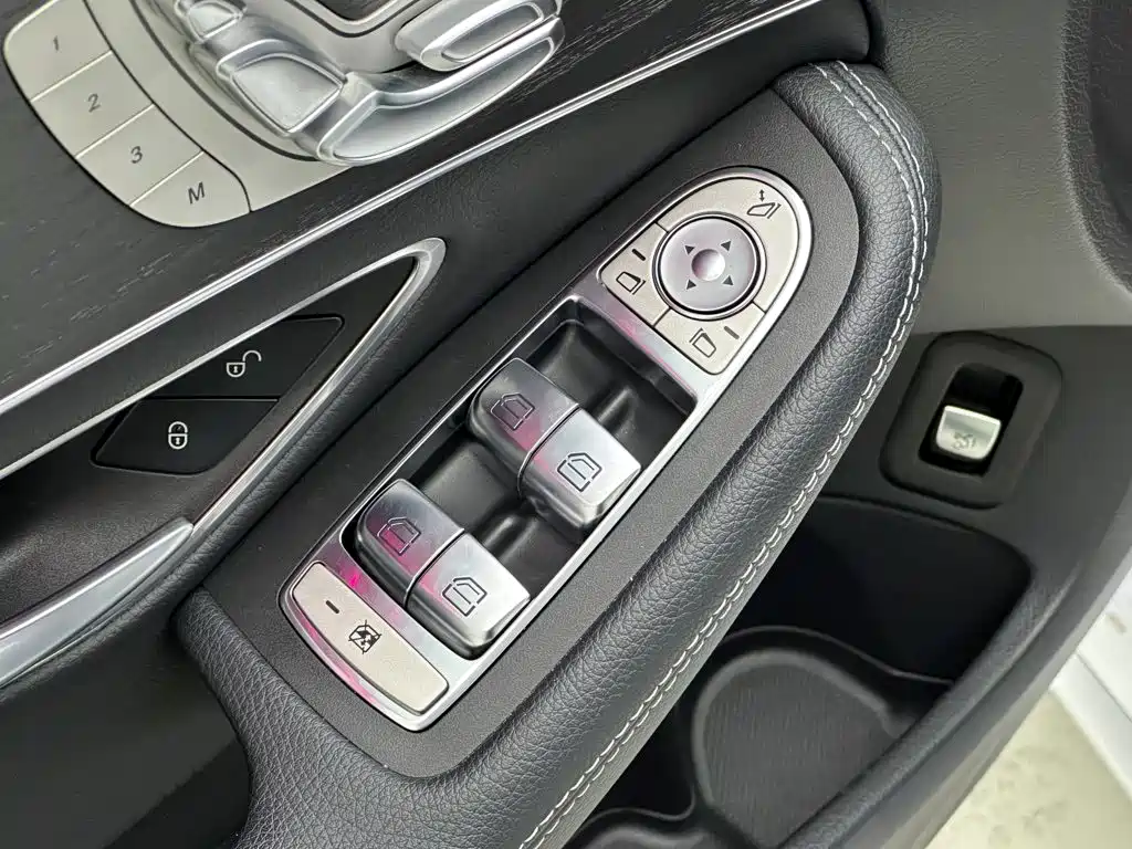 Mercedes-Benz C-Class — миниатюра 13