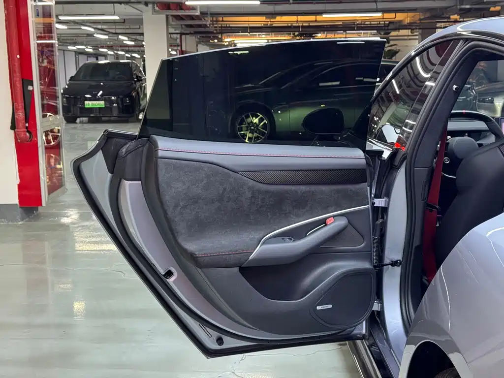 XIAOMI CAR XIAOMI SU7 ULTRA