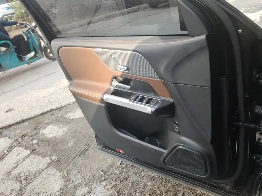 Mercedes-Benz GLB — миниатюра 6