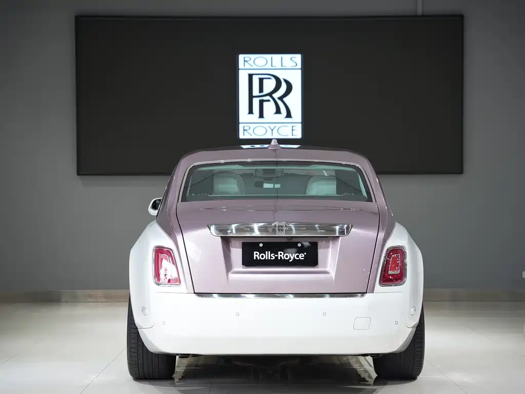 Rolls-Royce Phantom — миниатюра 5
