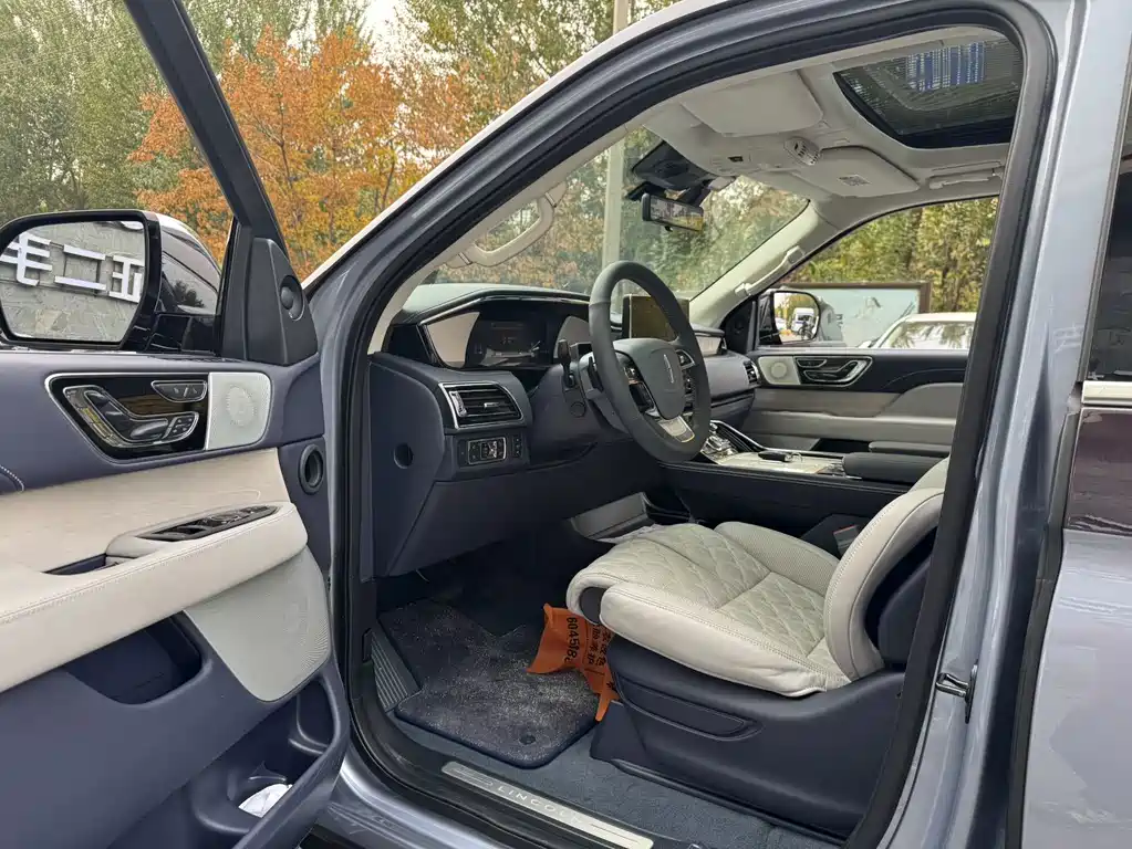 Lincoln Navigator One — миниатюра 5