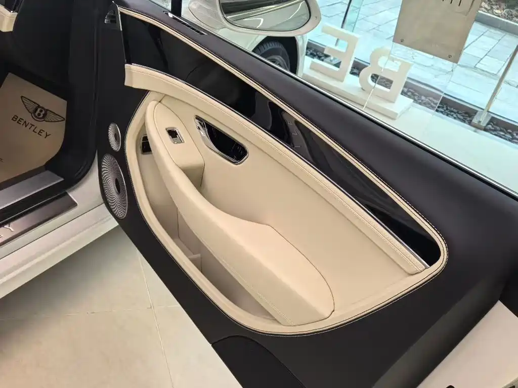 Bentley Continental PHEV 2026 GT