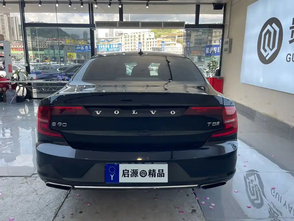 Volvo S90 — миниатюра 4