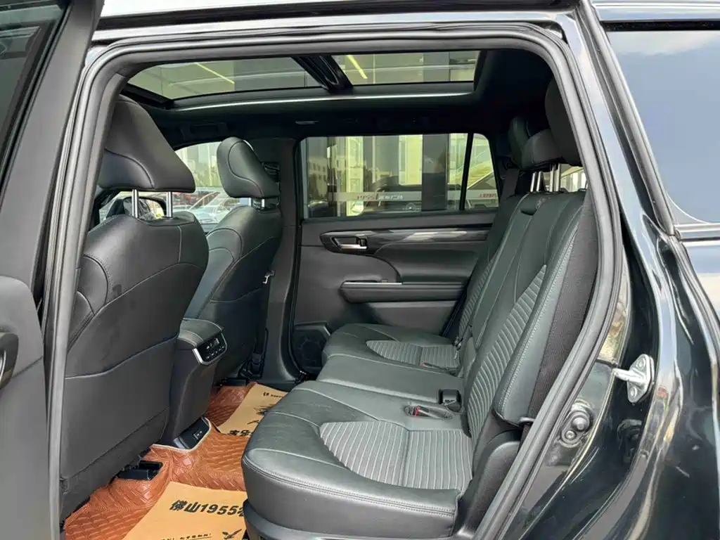 Toyota Crown Kluger — миниатюра 14