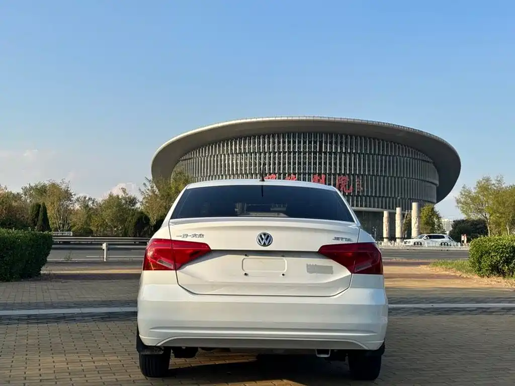 Volkswagen Jetta — миниатюра 5