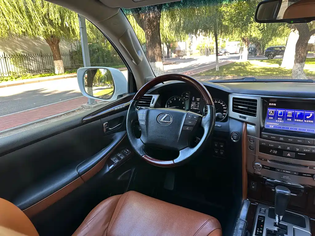 Lexus LX — миниатюра 24