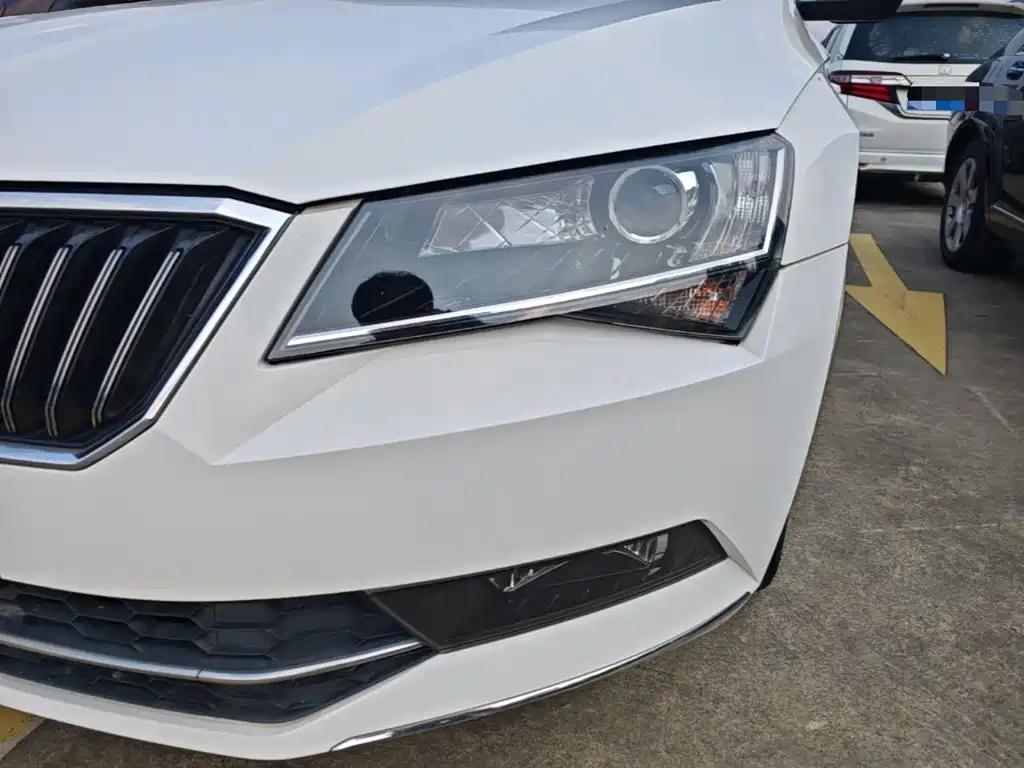 Skoda Superb — миниатюра 24