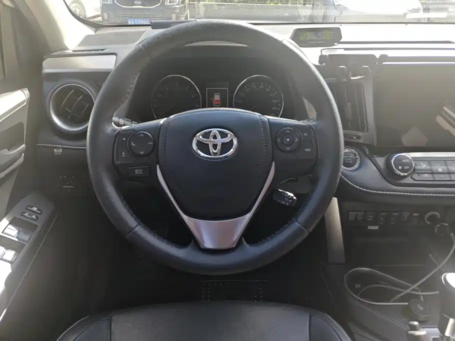 Toyota RAV4 — миниатюра 15