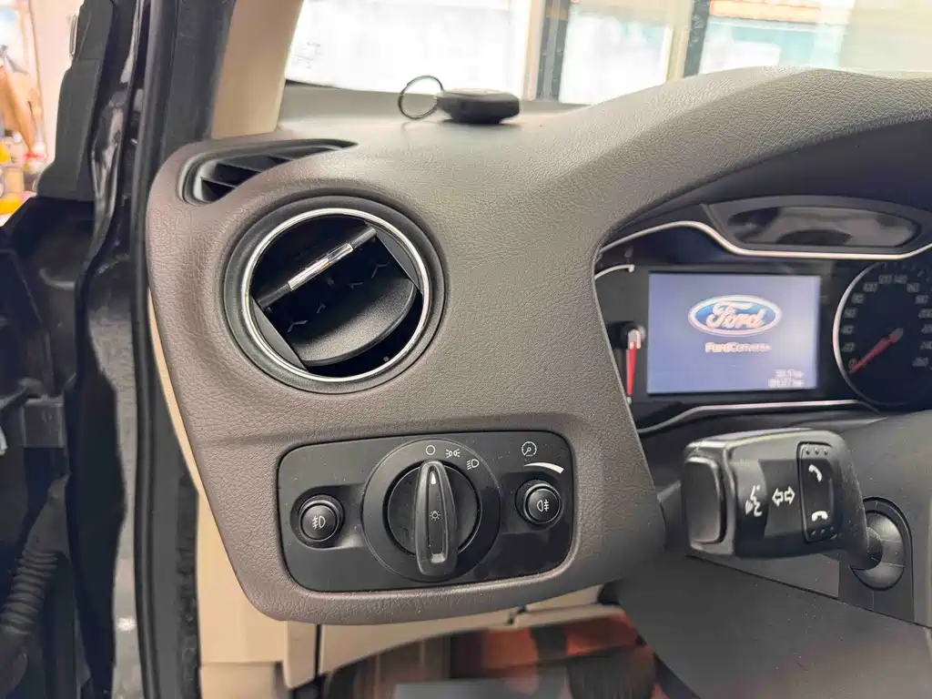 Ford Mondeo — миниатюра 24