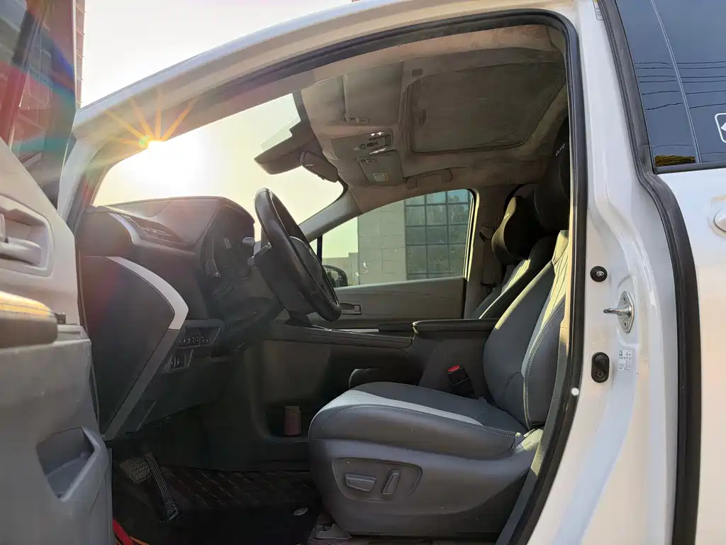 Toyota Sienna — миниатюра 7