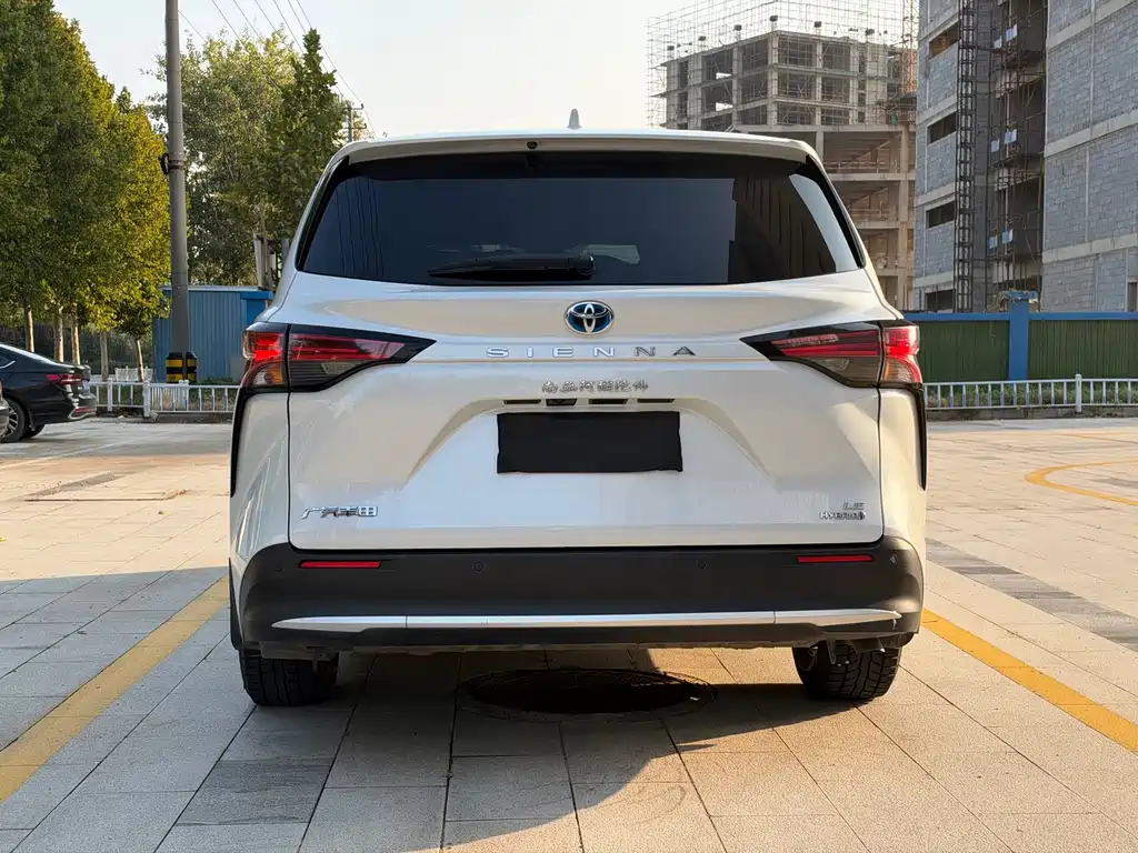 Toyota Sienna — миниатюра 14