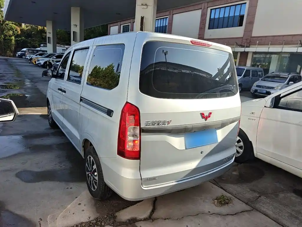 Wuling Hongguang V — миниатюра 5