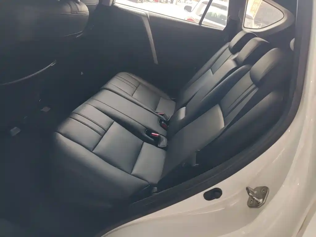 Toyota RAV4 — миниатюра 17