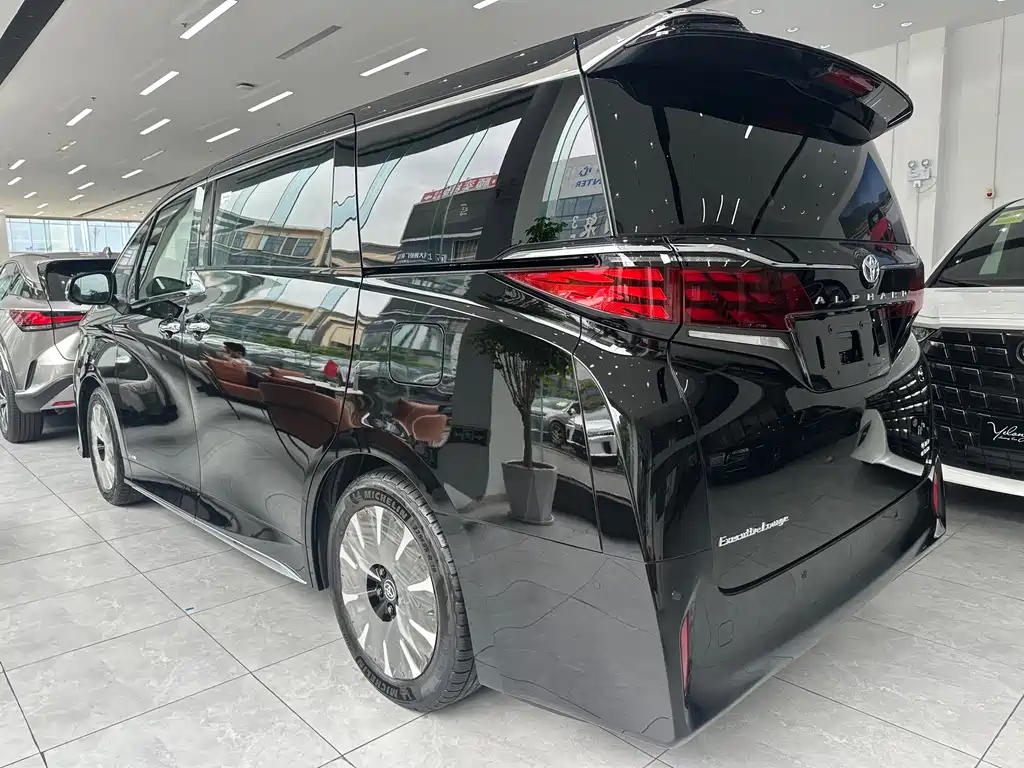 Toyota Alphard 2024 2.5L Luxury