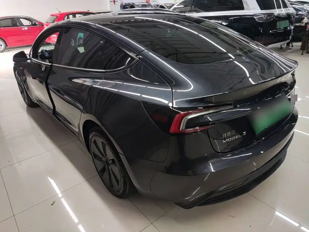Tesla Model 3 — миниатюра 5