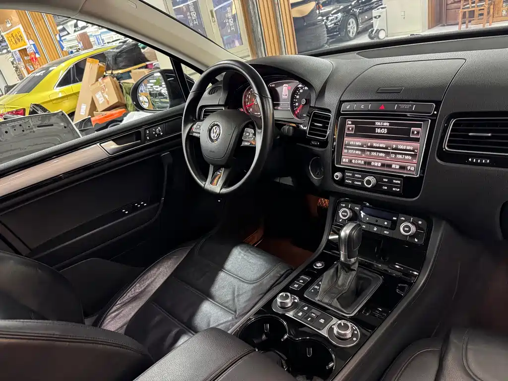 Volkswagen Touareg — миниатюра 12
