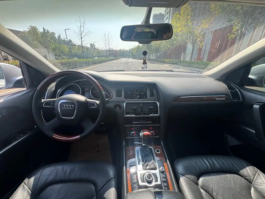 Audi Q7 — миниатюра 12