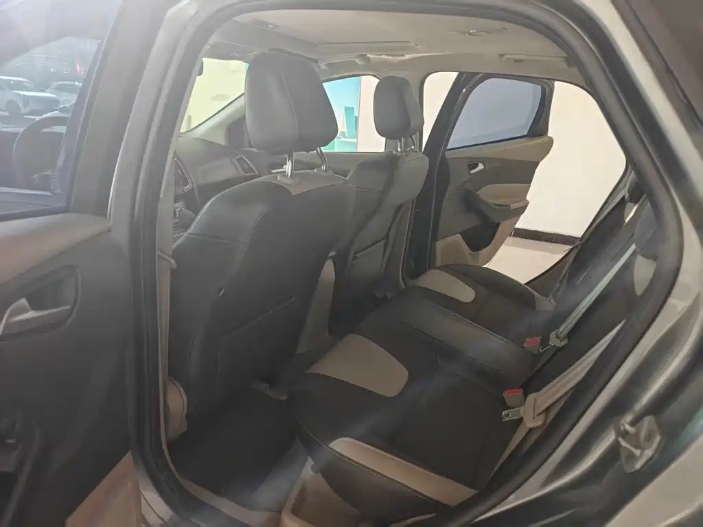 Ford Focus — миниатюра 10