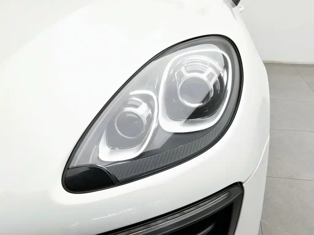 Porsche Macan — миниатюра 7