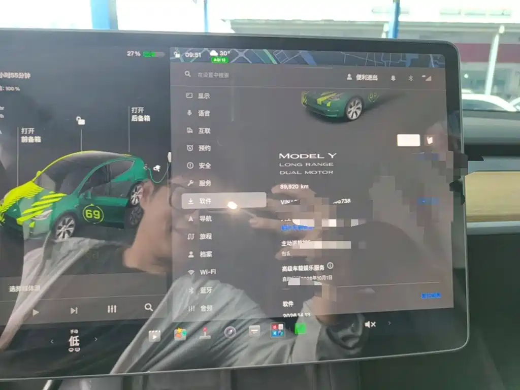 Tesla Model Y — миниатюра 12