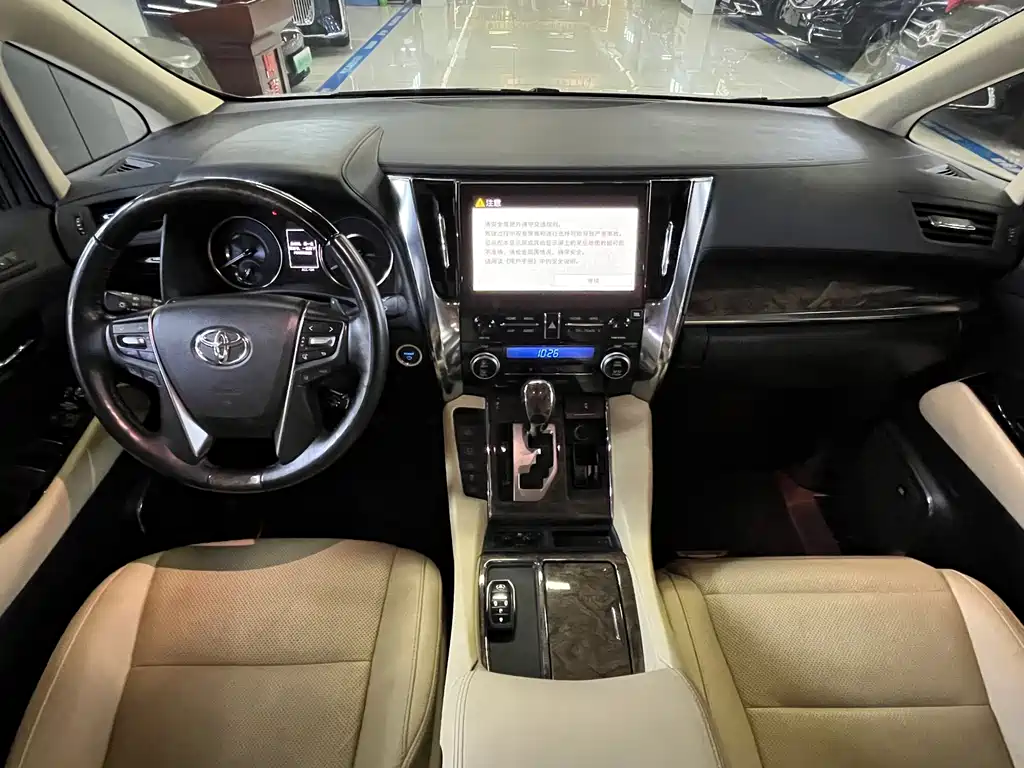 Toyota Vellfire — миниатюра 4