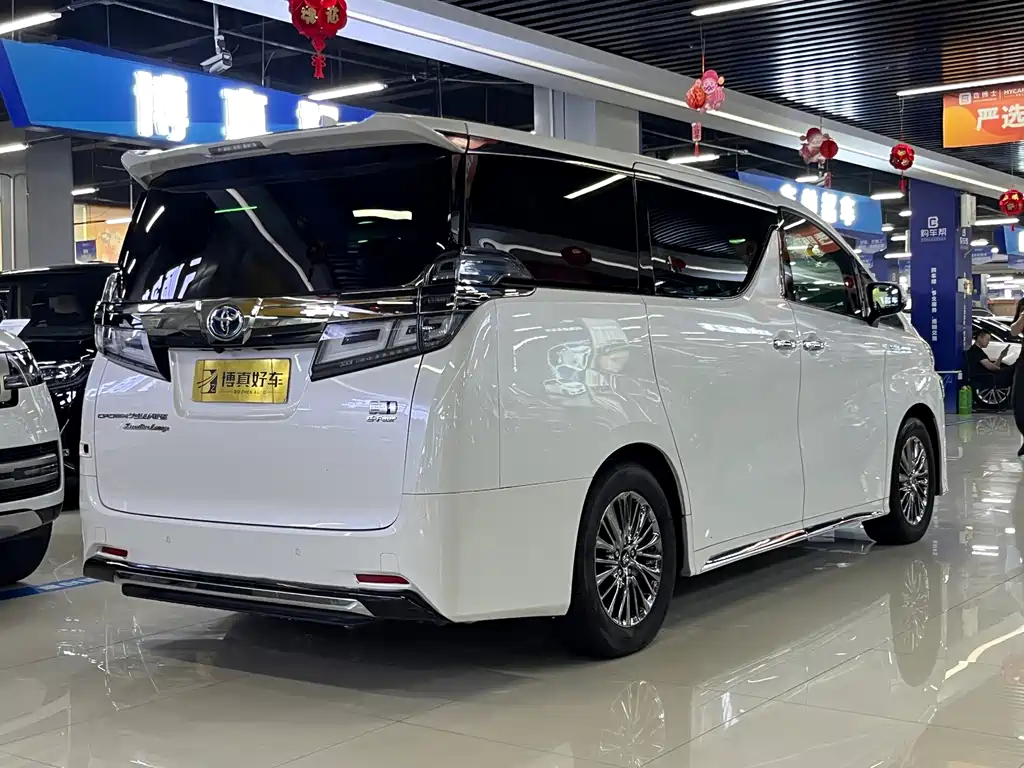 Toyota Vellfire — миниатюра 10