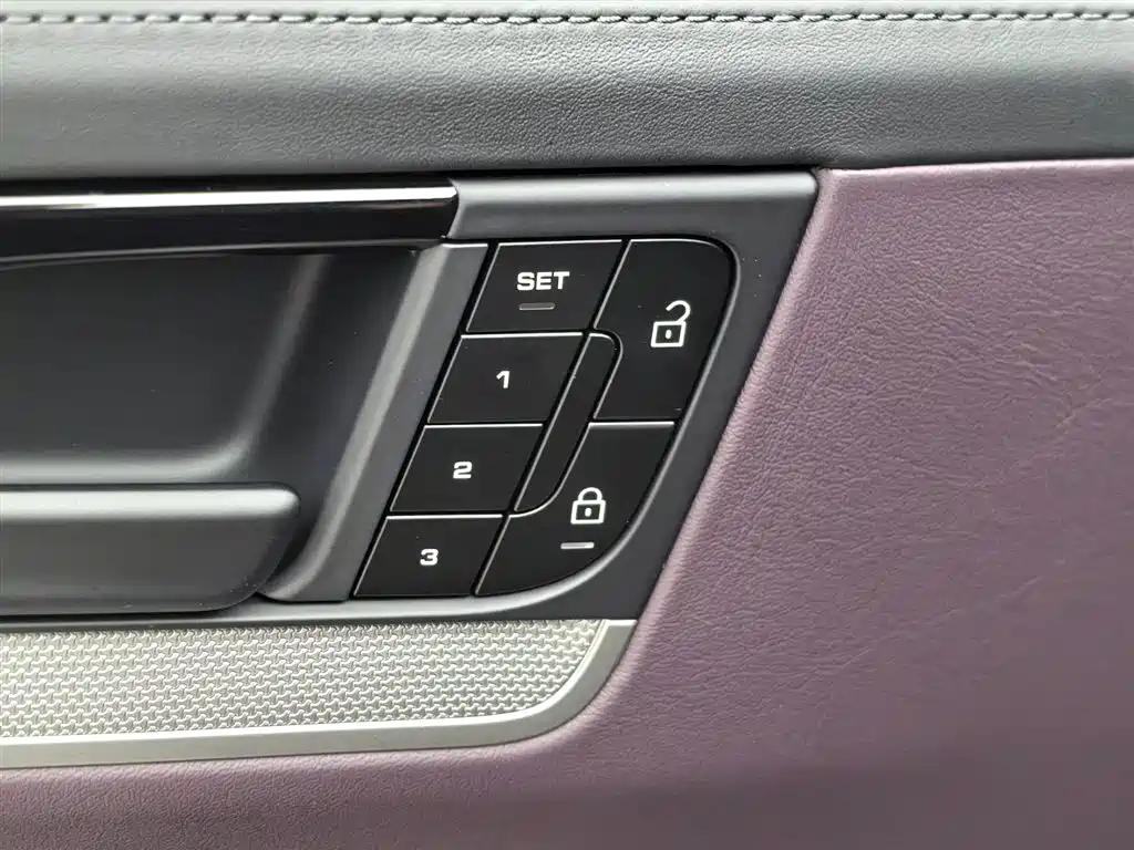 Porsche Cayenne — миниатюра 26