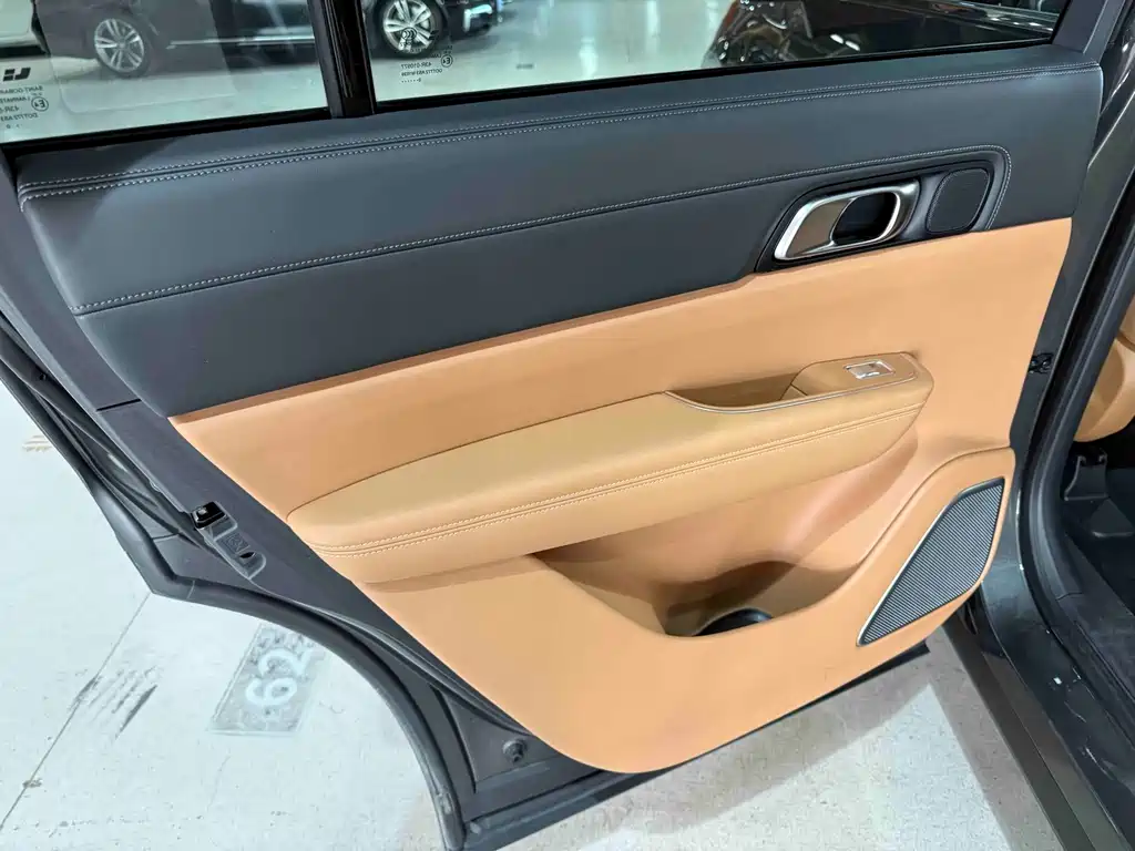 Li Auto Li ONE — миниатюра 11
