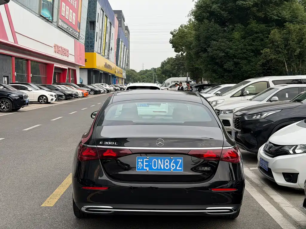 Mercedes-Benz E-Class — миниатюра 6