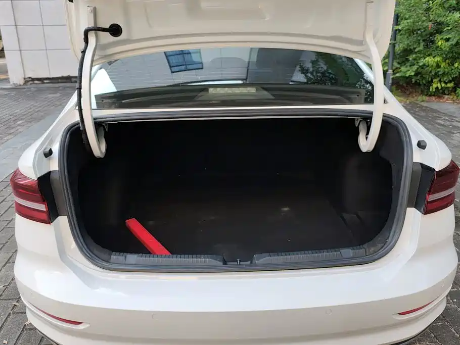 Volkswagen Lavida — миниатюра 4