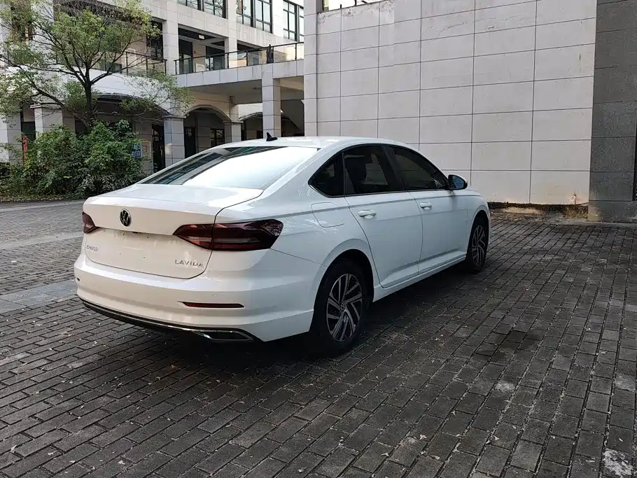 Volkswagen Lavida — миниатюра 3