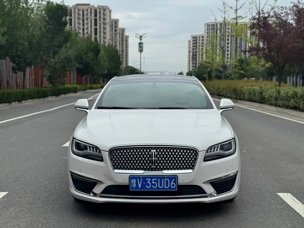 Lincoln MKZ — миниатюра 2