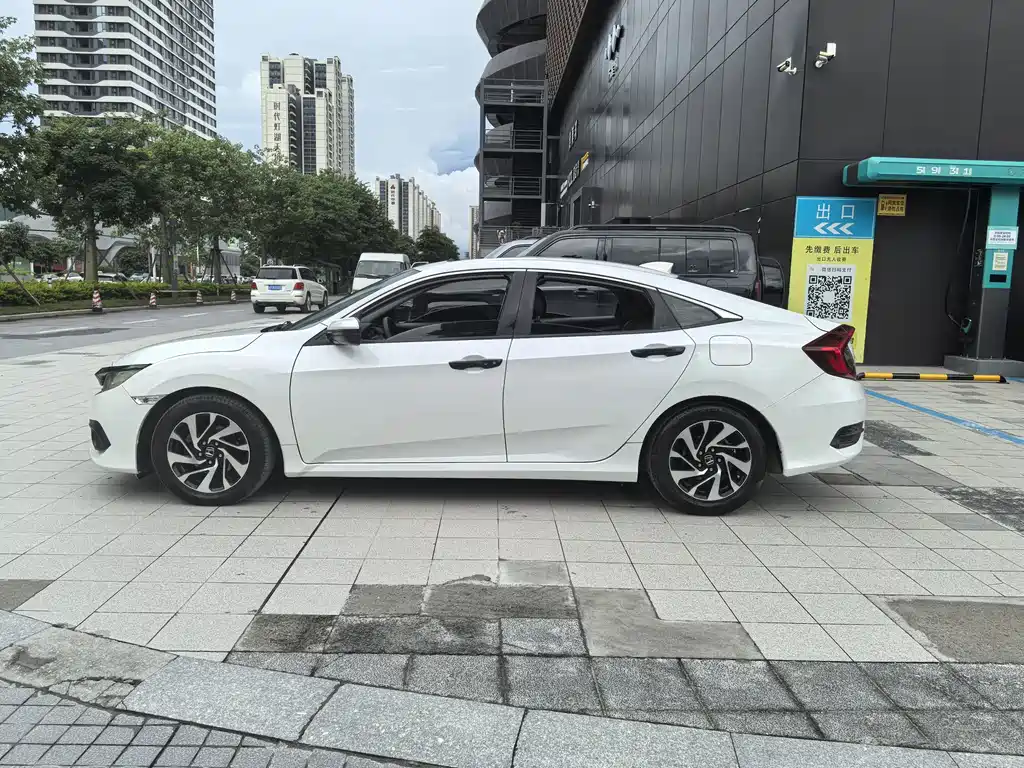 Honda Civic — миниатюра 16