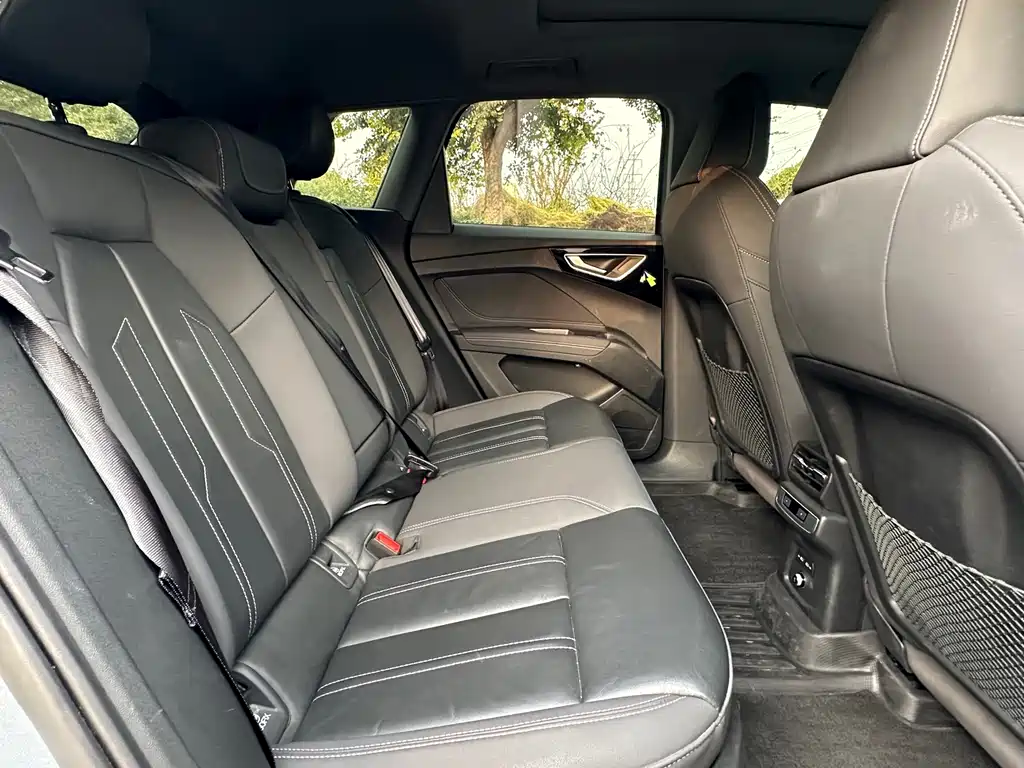 Audi Q4 e-tron — миниатюра 18