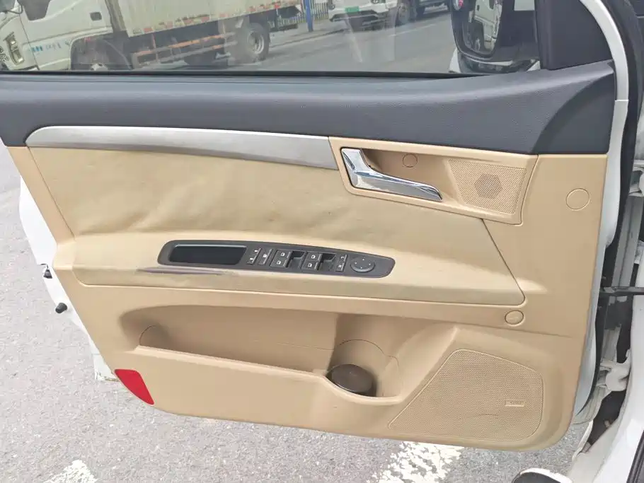 Roewe 350 — миниатюра 7
