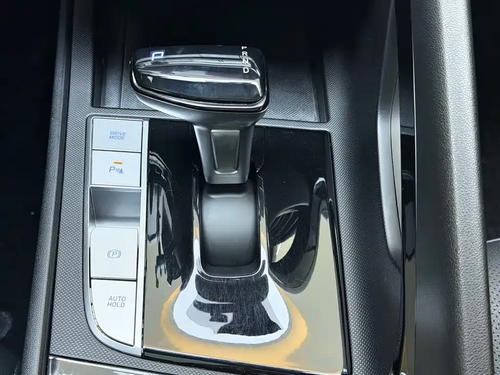 Hyundai Elantra — миниатюра 11