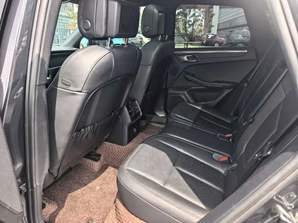 Porsche Macan — миниатюра 10