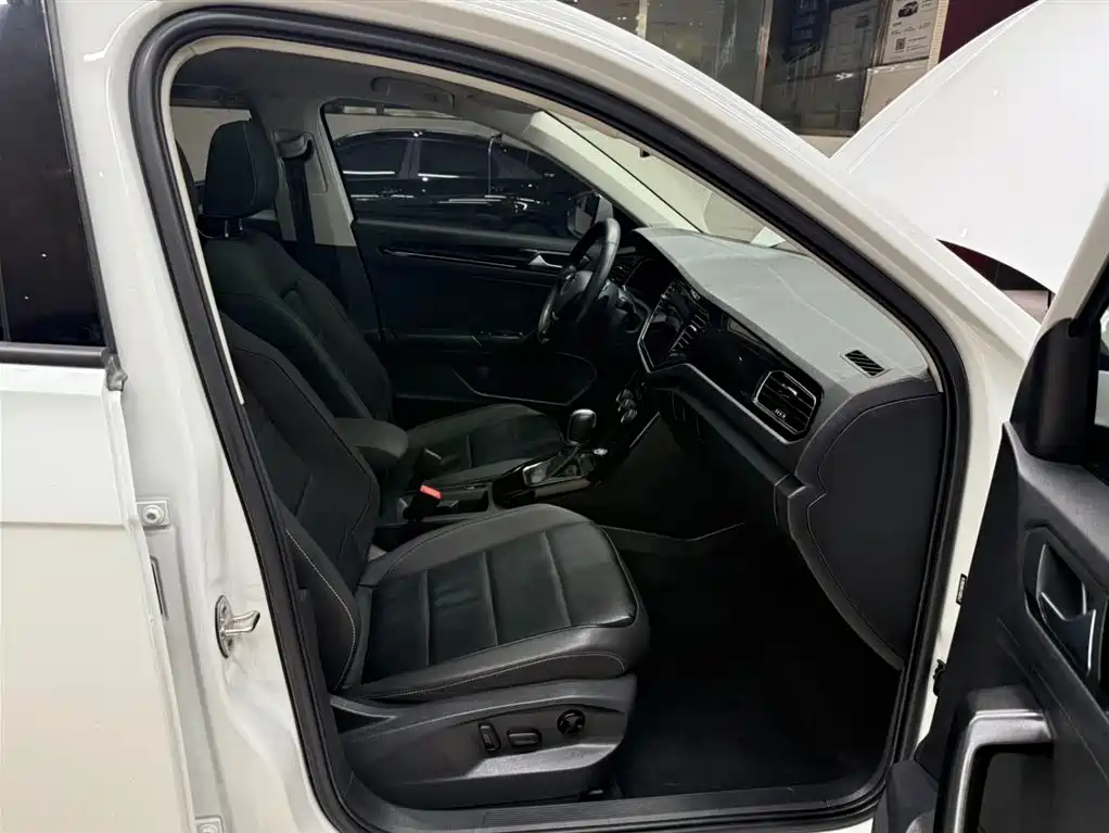 VOLKSWAGEN T ROC EXPLORING SONGS