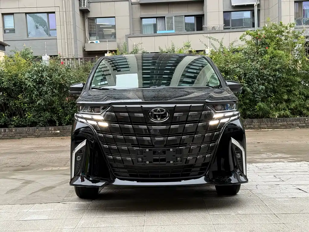 Toyota Alphard — миниатюра 5
