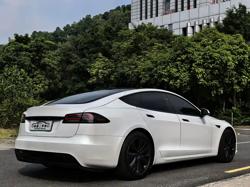 Tesla Model S — миниатюра 11