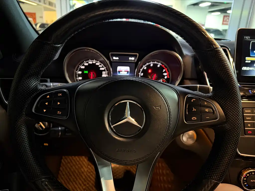 Mercedes-Benz GLS — миниатюра 16